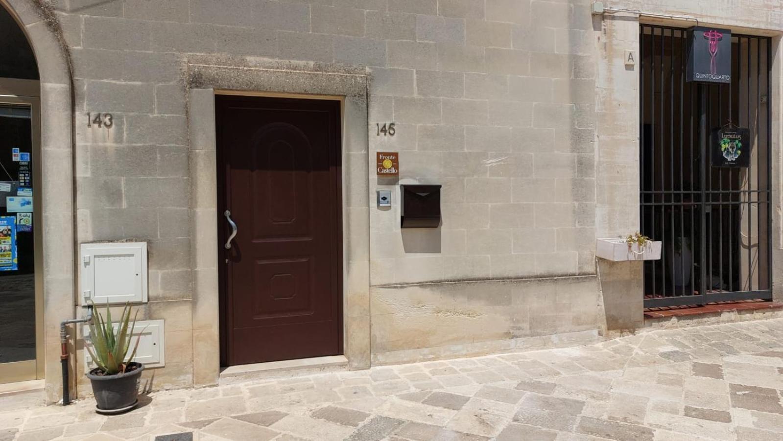 Casa Vacanze Fronte Castello مارتانو المظهر الخارجي الصورة