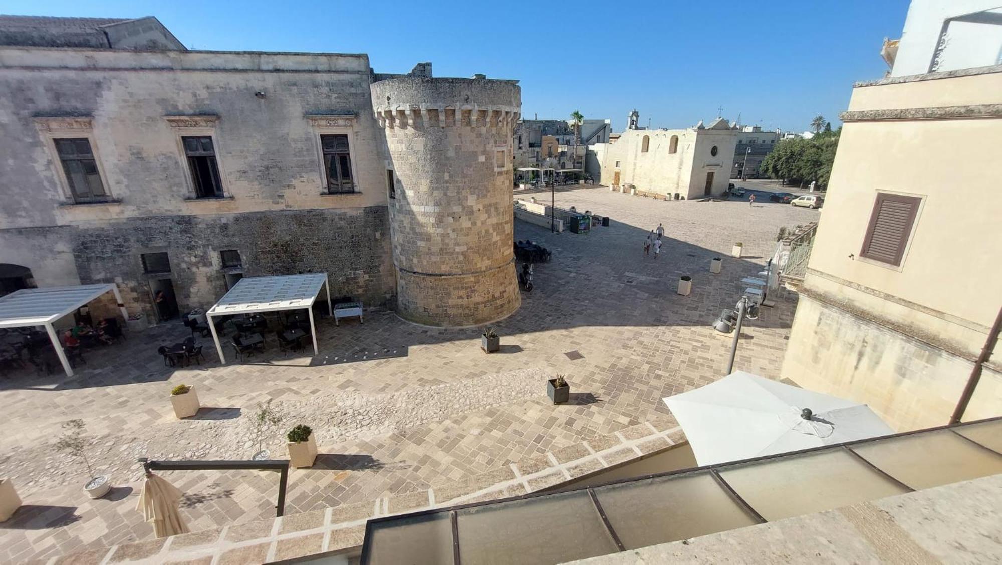 Casa Vacanze Fronte Castello مارتانو المظهر الخارجي الصورة