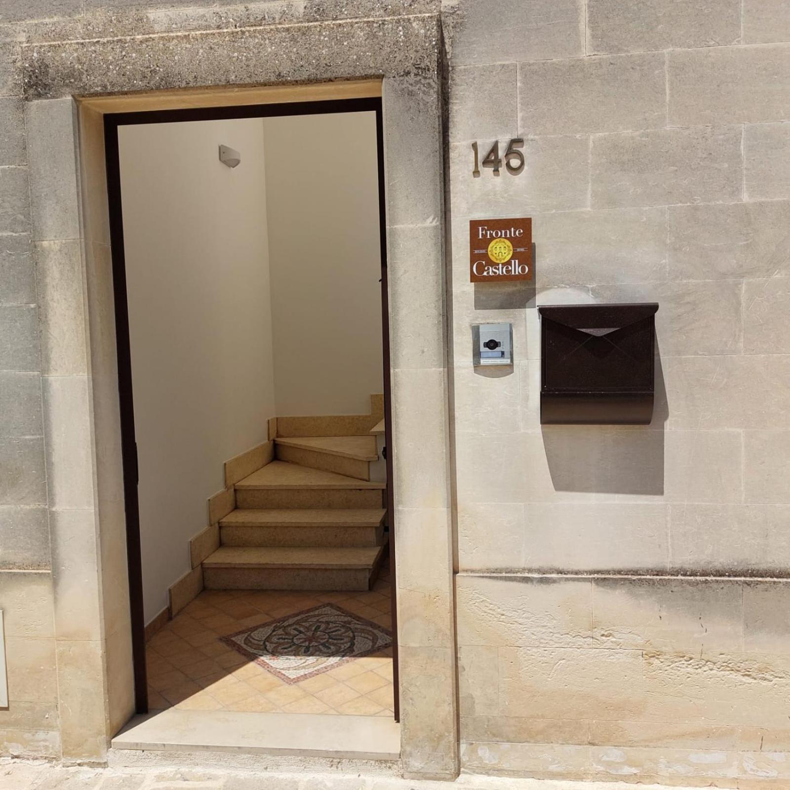 Casa Vacanze Fronte Castello مارتانو المظهر الخارجي الصورة